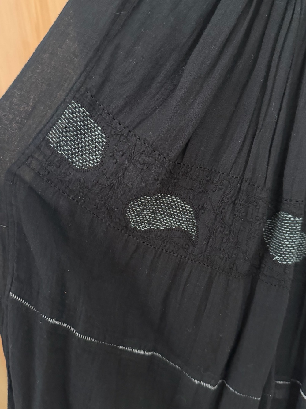 Elegant Black Long-Sleeve Midi Dress INJIRI - Picture 13 of 15